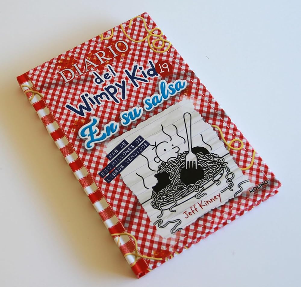 Diario del Wimpy Kid 19. En su salsa / Diary of a Wimpy Kid #19. Hot Mess (Spanish Edition) cover image