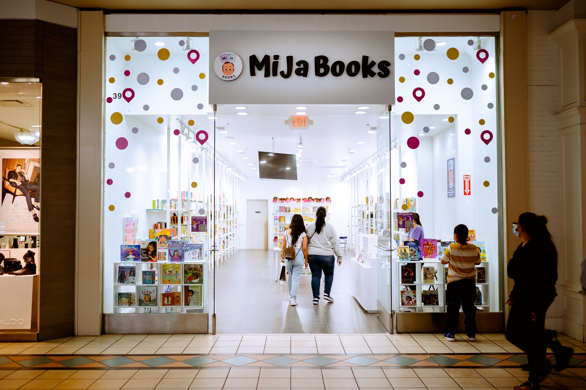 MiJa Books Lakewood Center Mall